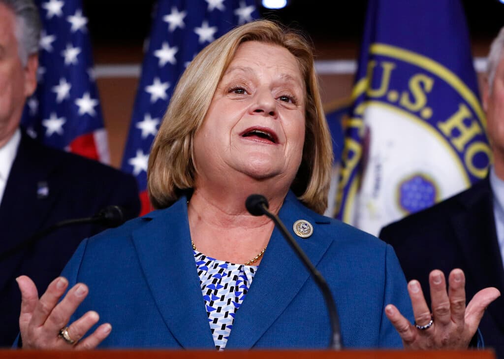 Ileana Ros-Lehtinen es una política cubano-estadounidense. Fue miembro de la Cámara de Representantes de EEUU desde 1989 hasta 2018. Tiene 72 años de edad. Es republicana.