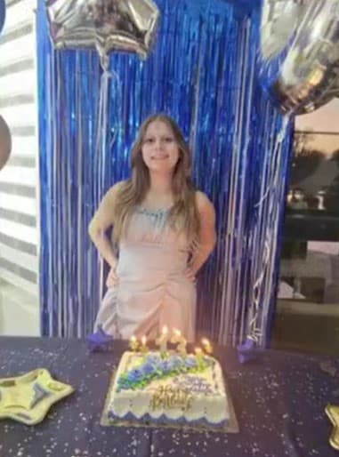 Apenas un día antes, 
<b>el domingo 25 de febrero, la familia había celebrado el cumpleaños 13 de Maddie</b>; ese día, del móvil de la niña salieron mensajes donde le decía a amiguitos que quería vivir en el bosque.