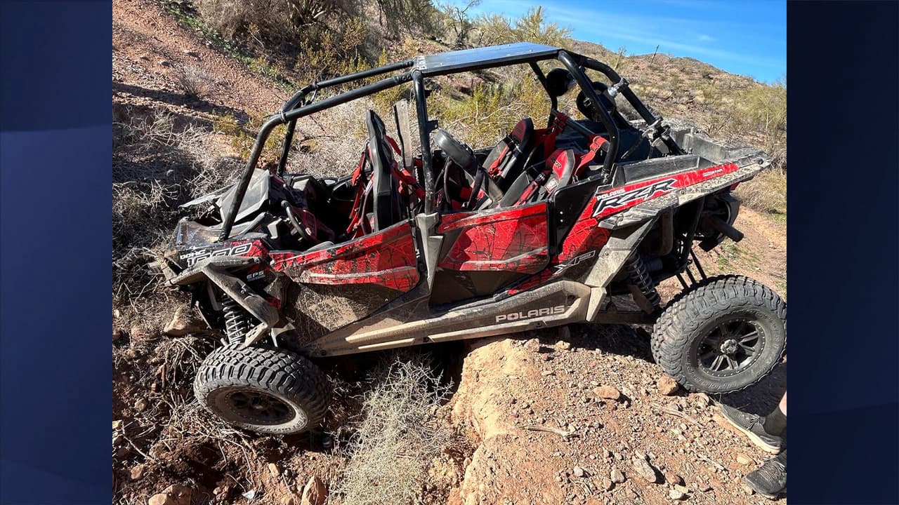 El primer accidente se reportó al equipo de Búsqueda y Rescate del Condado de Mohave el 
<b>sábado 17 de febrero</b> alrededor de la 1:30 p.m., después de que una mujer avistara un UTV volcado al 
<b>norte de Alamo Lake</b>.