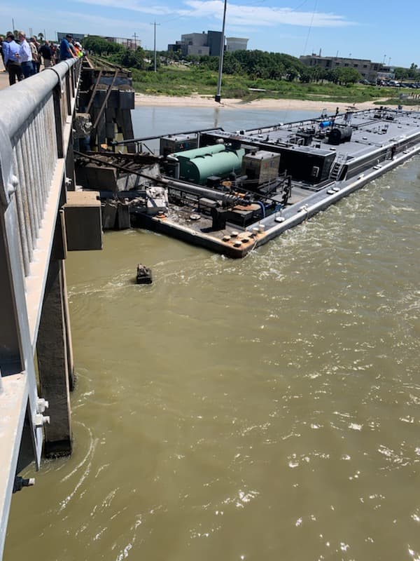 El puente permanecerá cerrado hasta que se considere seguro utilizarlo.
<br>