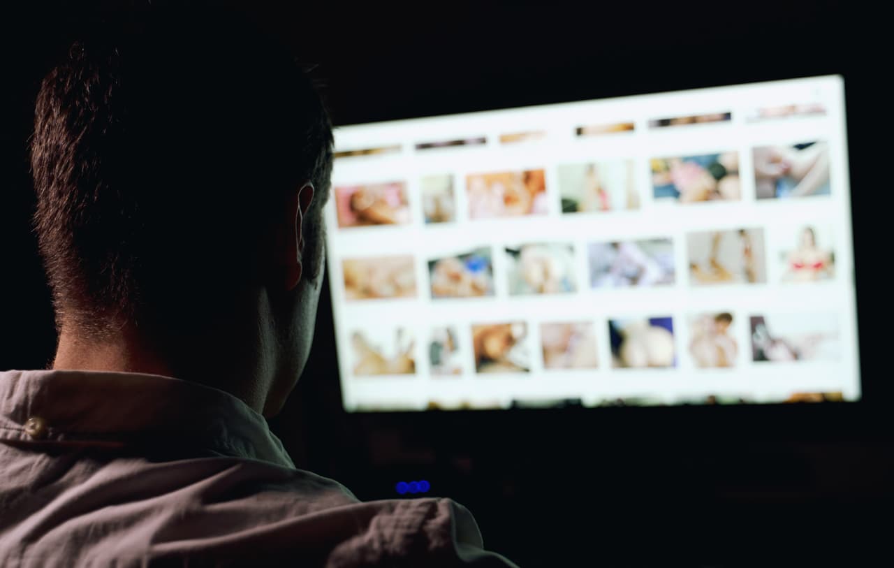 Una pareja deberá pagar su hijo más de $30,000 tras deshacerse de su colección de pornografía