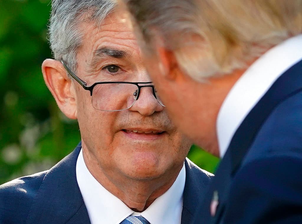 El presidente de la Fed, Jerome Powell, junto con el presidente Donald Trump.