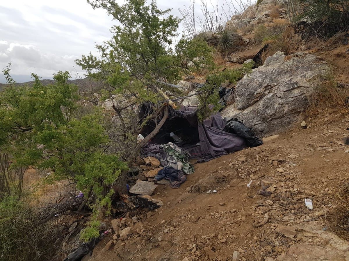 Agentes de la Policía Federal de México realizaron una redada en ese sitio, instalado en lo alto de una montaña en Sonora, al cual llegaron a bordo de un helicóptero. Mientras que oficiales estadounidenses colaboraron al otro lado de la frontera con patrullas, una aeronave y equipo de vigilancia.