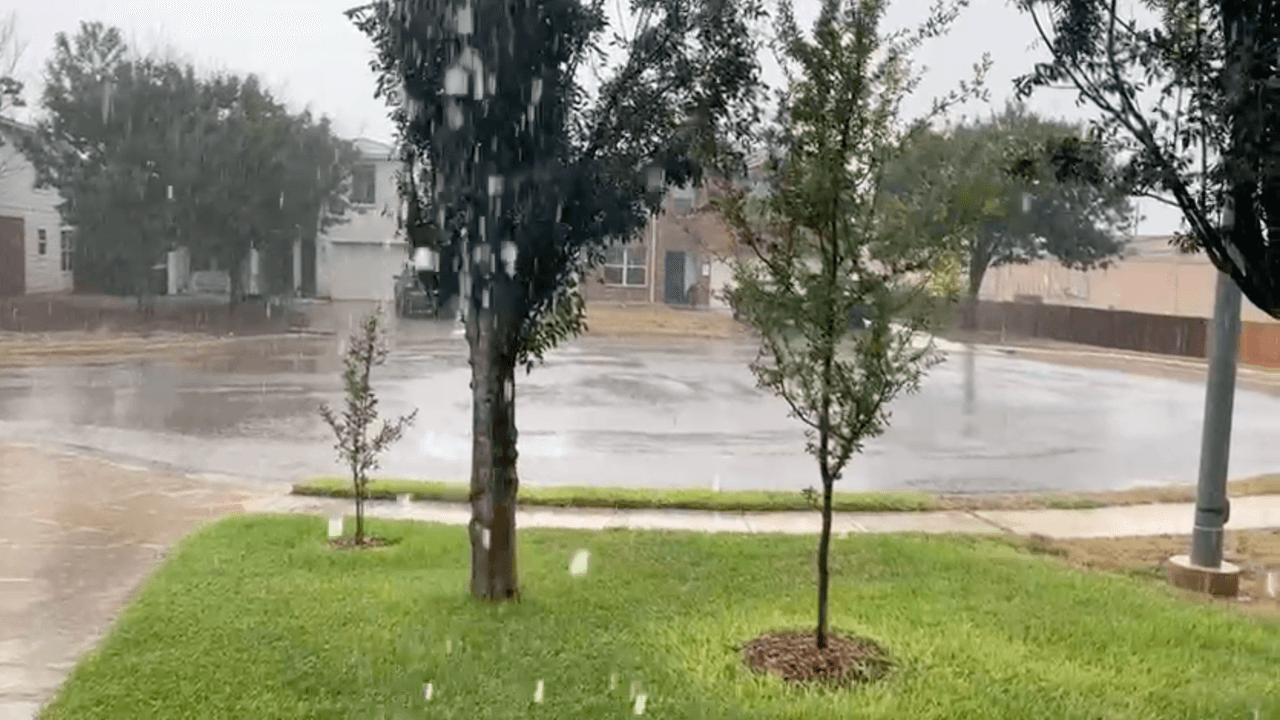 Un sistema de baja presión trajo fuertes lluvias a San Antonio. Así se captó en el noroeste de la ciudad por la tarde.