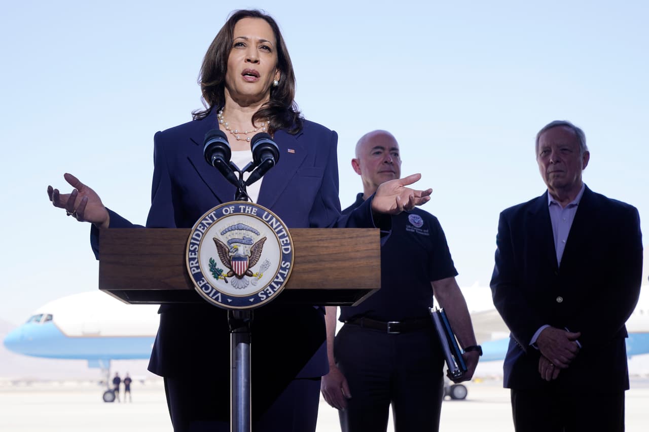Harris ataja la inmigración en su pulseo con Trump: "Pondré mi récord contra el suyo cualquier día"