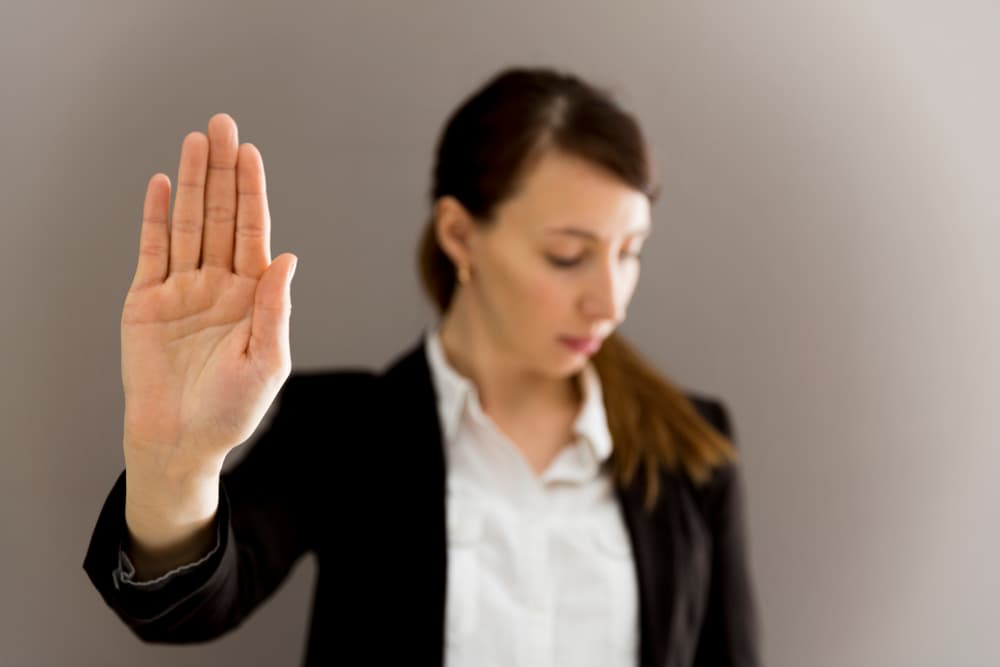 Pero también puedes ser muy celoso y posesivo, receloso, inflexible, muy terco, auto indulgente y hasta codicioso cuando afloran tus partes 
<b>negativas</b>.