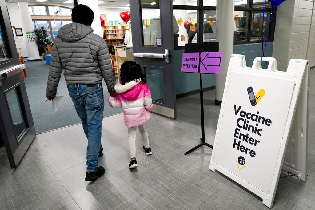 La dosis de refuerzo para menores llega en medio de una caótica vuelta al colegio. ¿Ayudará a restablecer la normalidad? 
