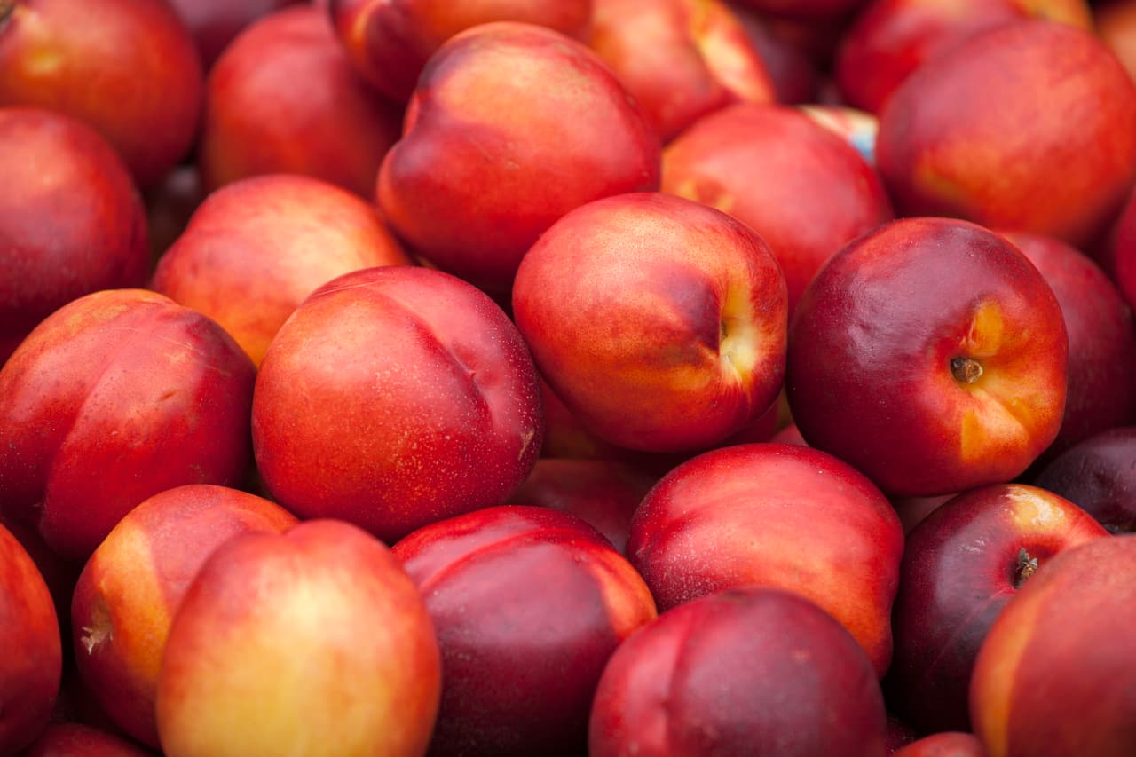 <b>Puesto 4. Nectarinas.</b>
<br>
<br>Más del 90% de las muestras de esta variedad de melocotón, así como también de fresas, manzanas, cerezas, espinacas y verduras de hoja verde dieron positivo a los residuos de dos o más pesticidas.
<br>