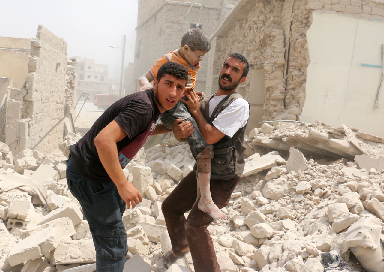 Un bombardeo en el barrio Bab al-Nairab de la ciudad de Alepo, el 25 de agosto de 2016.