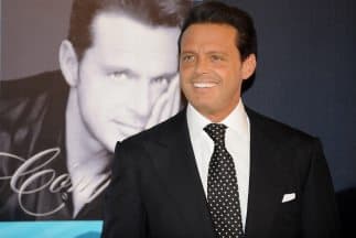 Luis Miguel siempre ha estado rodeado de mujeres y algunas de ellas han escrito un capítulo en su vida amorosa, tal es el caso de la actriz Erika Buenfil.
<br>