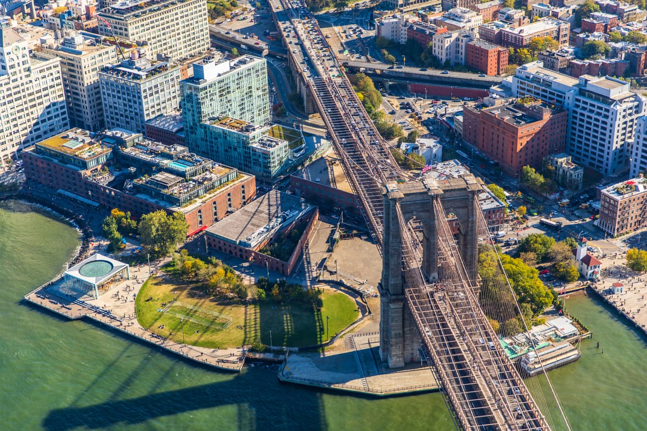 <b>10.-</b> 
<b>Brooklyn, Nueva York. </b> 862 funcionarios condenados entre 1976 y 2018. Nueva York ocupa el 5to lugar del ranking por estados. Tiene un total de 2,931 funcionarios condenados, lo que representa un índice de 1,50 por cada 10,000 habitantes.