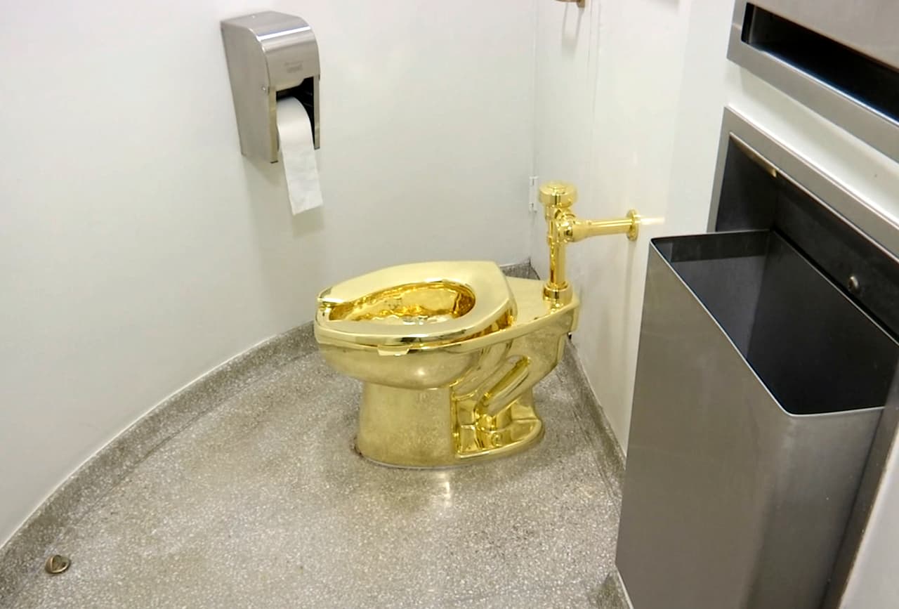 Roban un inodoro de oro macizo valorado en unos $5 millones