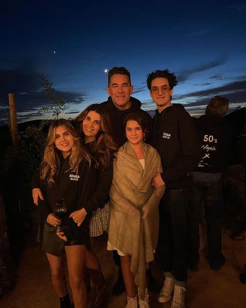 "Al principio uno como padre dice, '¿por qué a ella y no a mí?', es lo primero que me pasó. Cualquier cosa que le pueda pasar a tus hijos, sobre todo cosas de salud, no quieres que les pase a ellos", dijo el actor.