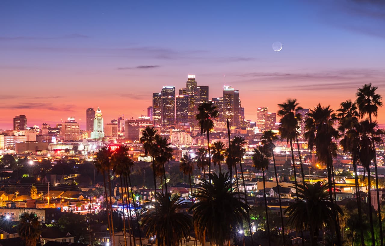 <h3 class="cms-H3-H3"><b>Los Ángeles, California</b></h3>
<b> </b>
<br>
<br>
<b>Reducción del tráfico vehicular: </b>37%
<br>
<b>Reducción promedio en el estado de California: </b>37%