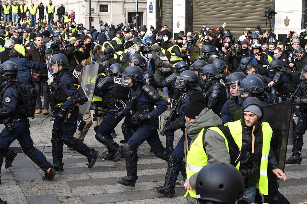 Ante un despliegue policial imponente, la protesta de este sábado ha sido menos violenta que otras desde que inició el movimiento de los 'chalecos amarillos' en noviembre pasado.