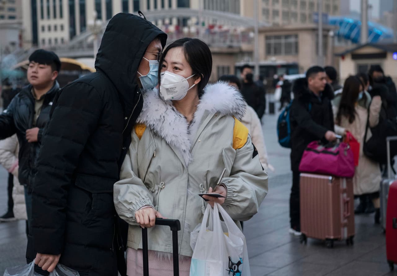 El hombre está en condición estable. Según indicaron las autoridades, el afectado llegó a Estados Unidos la semana pasada, antes de que los funcionarios federales de salud comenzaran a examinar a los viajeros provenientes de la ciudad china central de Wuhan.