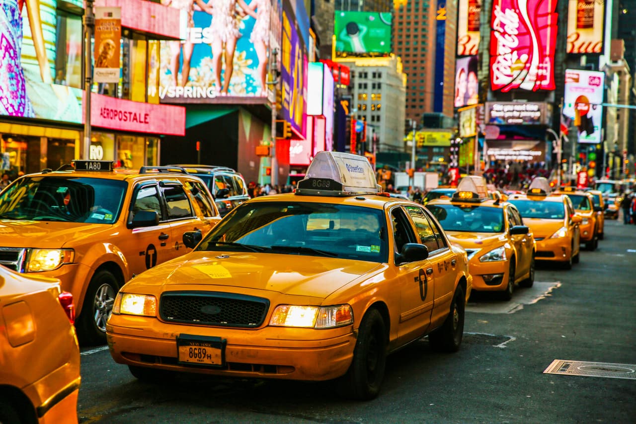 <b>Nueva York | </b>Precio promedio de la gasolina regular: $5.032
<br>
<br>Precio promedio de la gasolina 'mid-grade': $5.388
<br>
<br>Precio promedio de la gasolina 'premium': $5.688
<br>
<br>Precio promedio del diesel: $6.304