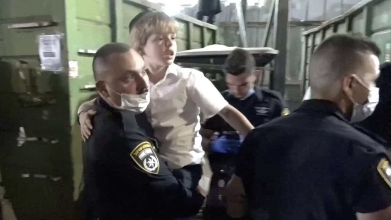 Mira imágenes de lo ocurrido en 
<b><a href="https://www.univision.com/noticias/festival-religioso-termina-en-tragedia-hay-decenas-de-muertos-y-un-centenar-de-heridos-video">este video</a></b>.