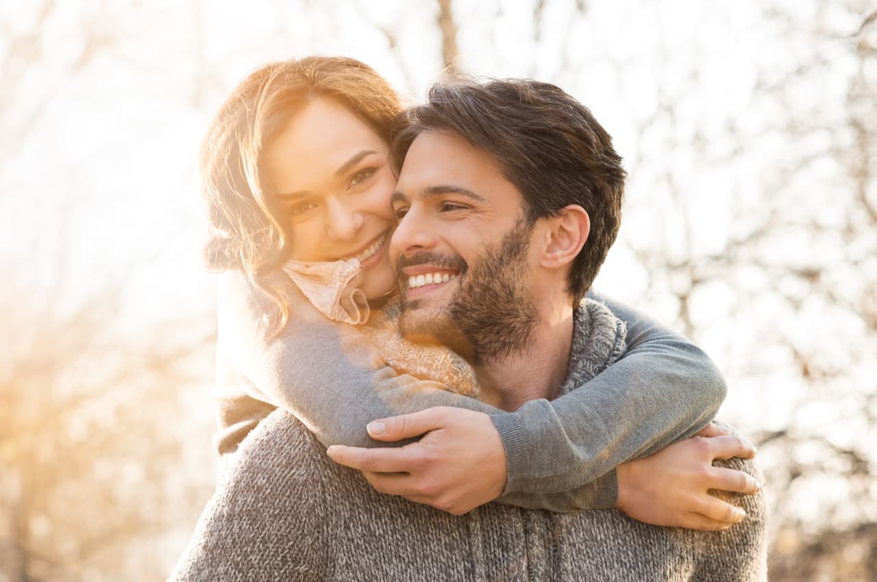 Muchas veces has puesto los ojos en quien no vale la pena y ¡está bueno ya! Si tienes pareja, estupendo, vívela, disfrútala. Si estás soltero o soltera no te agobies en una búsqueda que no tiene sentido porque esa persona que esperas llegará a tu lado en el momento que debe llegar. Profesor Zellagro