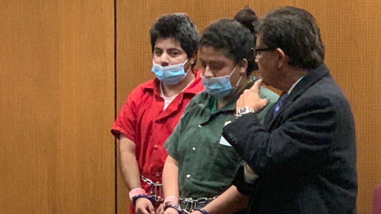 El martes 15 Yarelly Solorio y Martín Arroyo comparecieron ante un tribunal y 
<a href="https://www.univision.com/local/fresno-kftv/yarelly-solorio-rivera-declara-no-culpable-asesinato-hermana-yanelly-solorio-rivera-sobrina-celine" target="_blank">no respondieron</a> a los cargos formulados por la fiscalía.