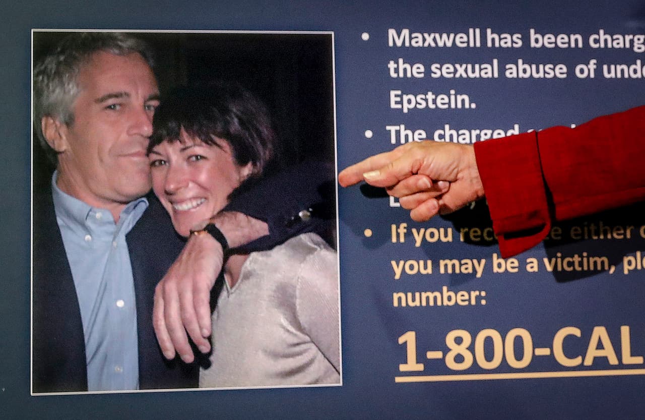 Las claves del caso de Ghislaine Maxwell, la mujer acusada de reclutar chicas menores para Jeffrey Epstein