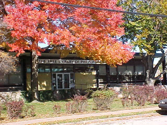 <b>Lawncrest Library</b>
<br>6098 Rising Sun Avenue
<br>Philadelphia, PA 19111-6009
<br>215-685-0549
<br>
<br>
<a href="https://libwww.freelibrary.org/locations/lawncrest-library" target="_blank">Esta biblioteca</a> sirve a las comunidades de Lawndale, Crescentville, Lawncrest y Cedar Grove. La sucursal de Lawncrest nació como resultado del activismo de un pequeño número de ciudadanos preocupados. En marzo de 1957, Mildred Pruitt lanzó una campaña para construir una biblioteca sucursal para las secciones de Lawndale y Crescentville en el noreste de Filadelfia. El servicio de biblioteca en estas comunidades se limitaba a visitas semanales de la biblioteca móvil. Los estudiantes se vieron obligados a depender de las sucursales de Greater Olney y Bushrod muy utilizadas para completar las tareas escolares y la investigación.
<br>
