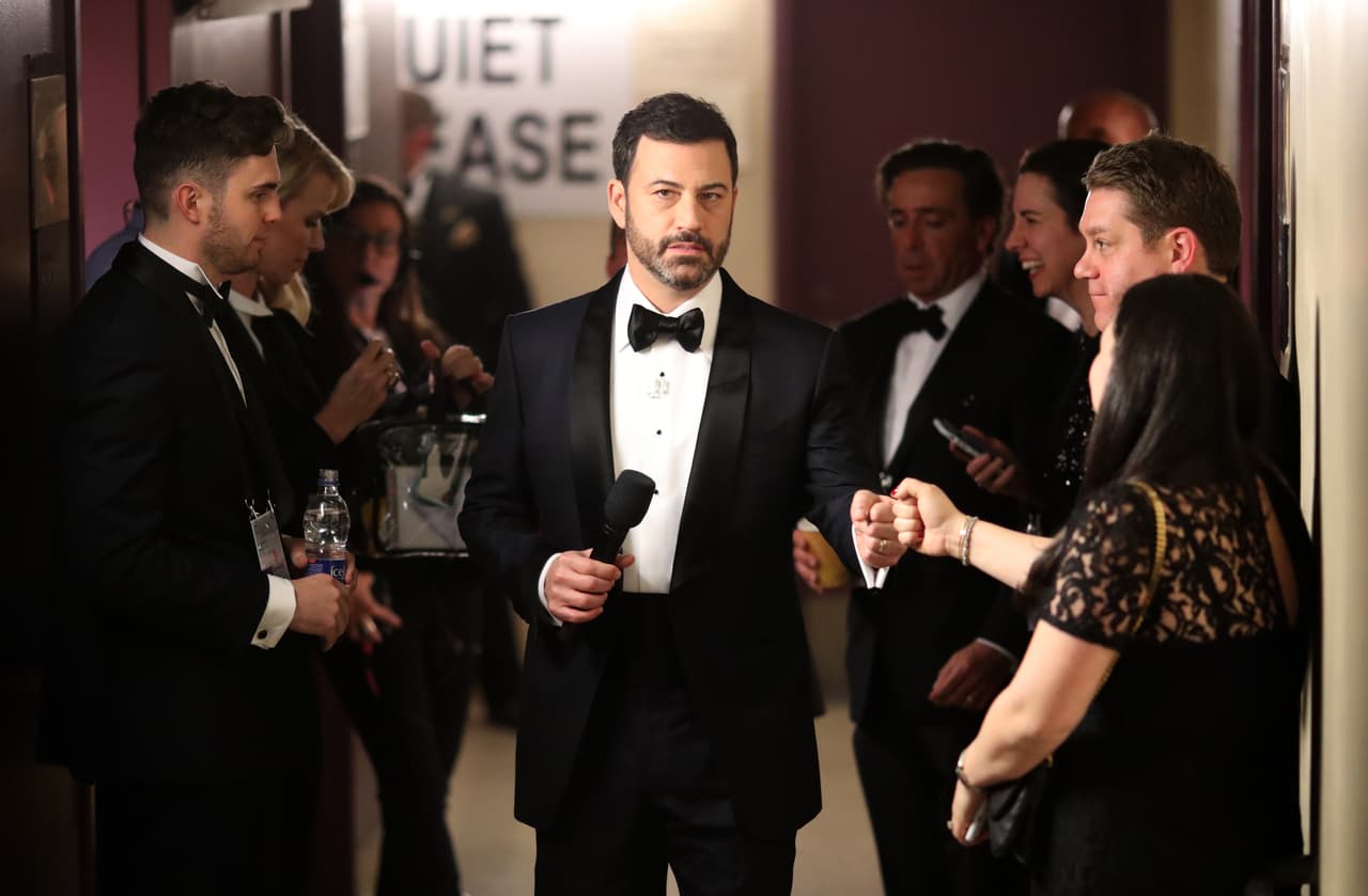 Al conductor Jimmy Kimmel no parecían quedarle deseos de animar nuevamente los Oscar, al terminar la gala.