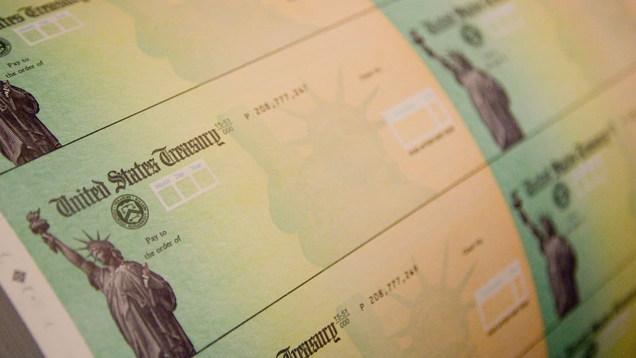 Estos son los consejos de un experto en finanzas si no has recibido tu cheque de estímulo económico