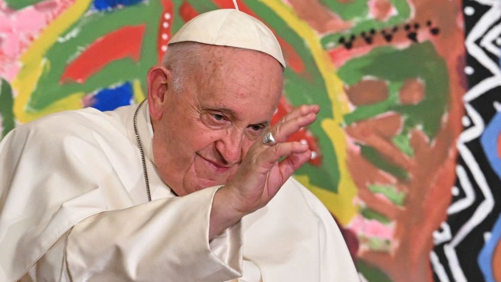 El momento en que el Vaticano anuncia la muerte del papa Francisco
