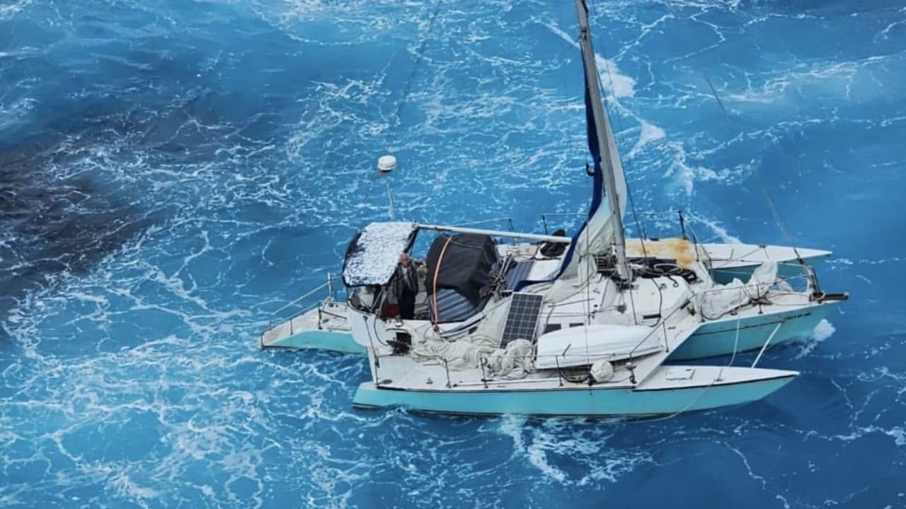Navegante de 74 años de Florida es rescatado tras dos semanas a la deriva en aguas internacionales cerca de Cuba
