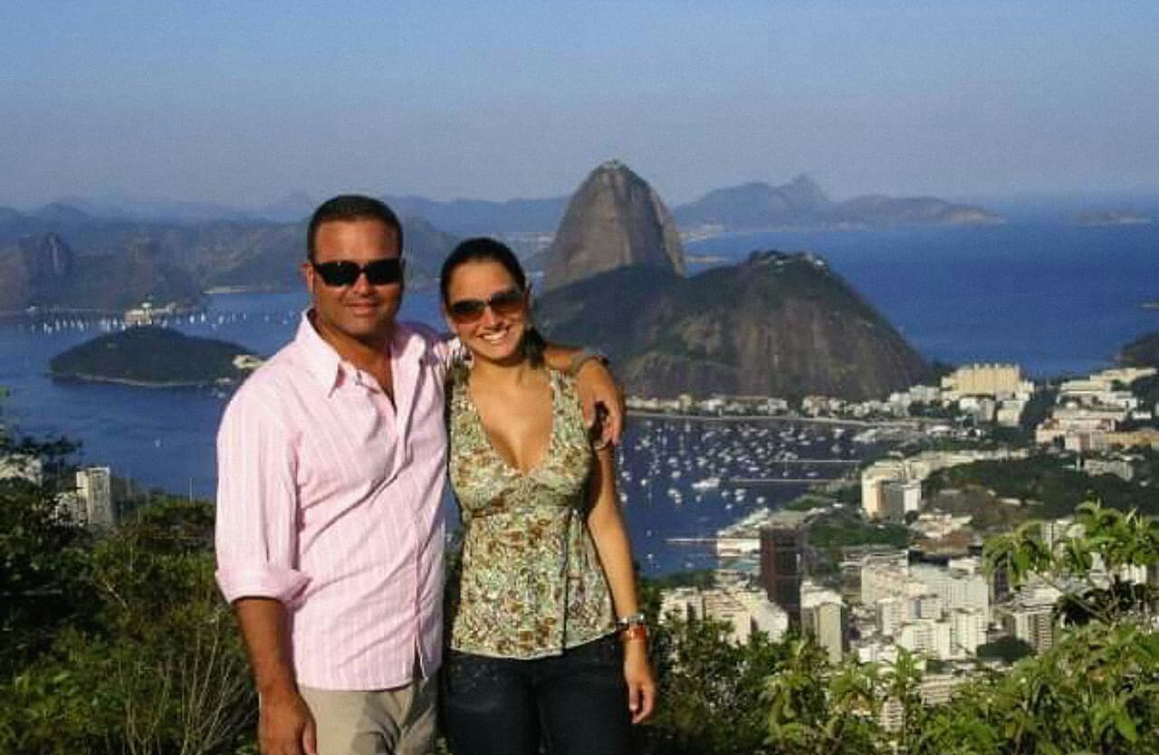 El ex funcionario socialista venezolano con su esposa en Rio de Janeiro.