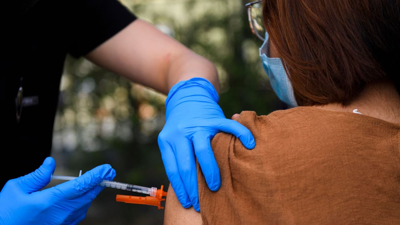 Coronavirus: Lo que debes saber sobre el mandato de vacunación para los estudiantes del LAUSD