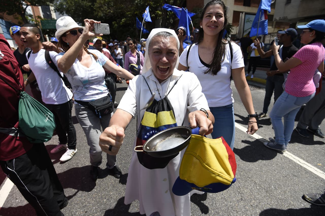 Varias religiosas se han visto en las marchas y protestas de la oposición en Caracas. 6 de abril de 2017.