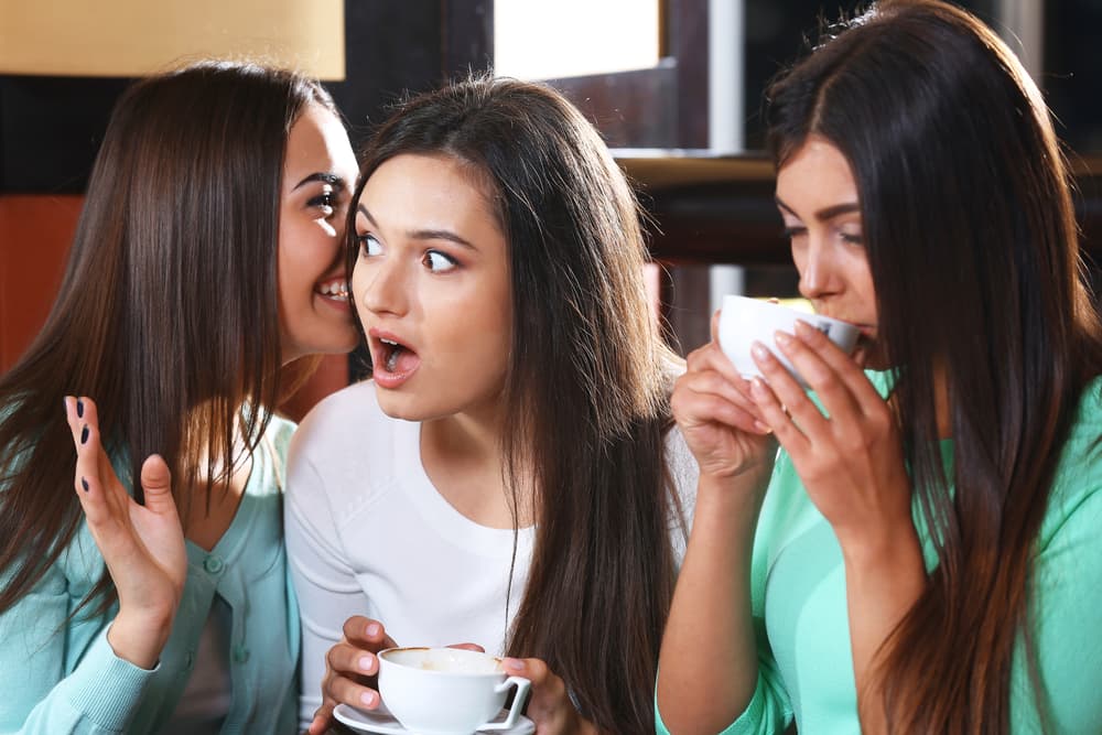 ¿Cuándo el encuentro se torna “peligroso”? ¡Al surgir aspecto negativo de Libra! En ese caso tienes frente a ti a una persona indecisa y susceptible, fácilmente influido por los demás, auto indulgente, muy zalamero o coqueto, con pobre fuerza de voluntad que cambia de opinión para quedar bien con todo el mundo y da la sensación de no tener criterio propio. Te confunde y saca de tu centro emocional, no sabes realmente cuáles son sus opiniones sobre determinado asunto.