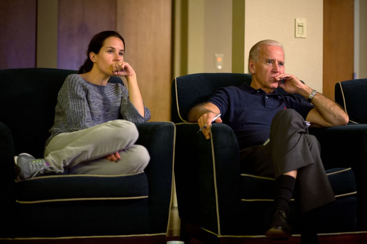 Sin embargo, se tiene registro de que tuvo un par de enfrentamientos con la ley. De acuerdo con el 
<a href="https://www.dailymail.co.uk/femail/article-8921041/Ashley-Biden-daughter-poised-step-Ivankas-shoes.html?ito=social-twitter_dailymailus" target="_blank">Daily Mail</a>, en 1999, mientras estudiaba en Tulane, fue arrestada por posesión de marihuana, pero no se oficializó alguna condena.