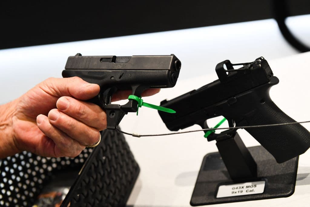 La Asociación Nacional del Rifle demanda al gobierno de Biden por norma federal sobre accesorios de pistolas