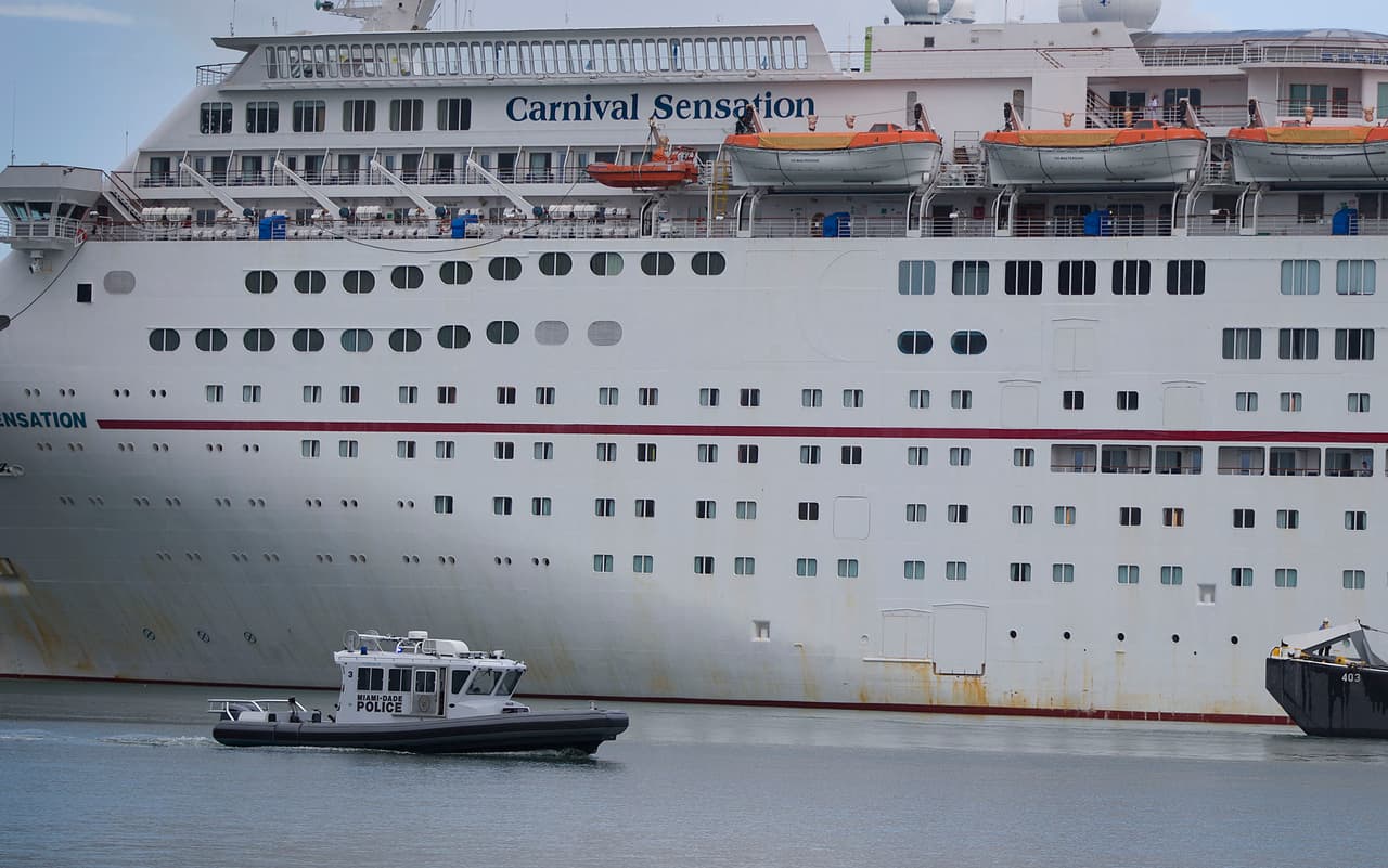 “Seguimos trabajando en protocolos y procedimientos que permitiría la reanudación de los cruceros con un enfoque gradual y por fases”, informó la compañía Carnival en un comunicado.