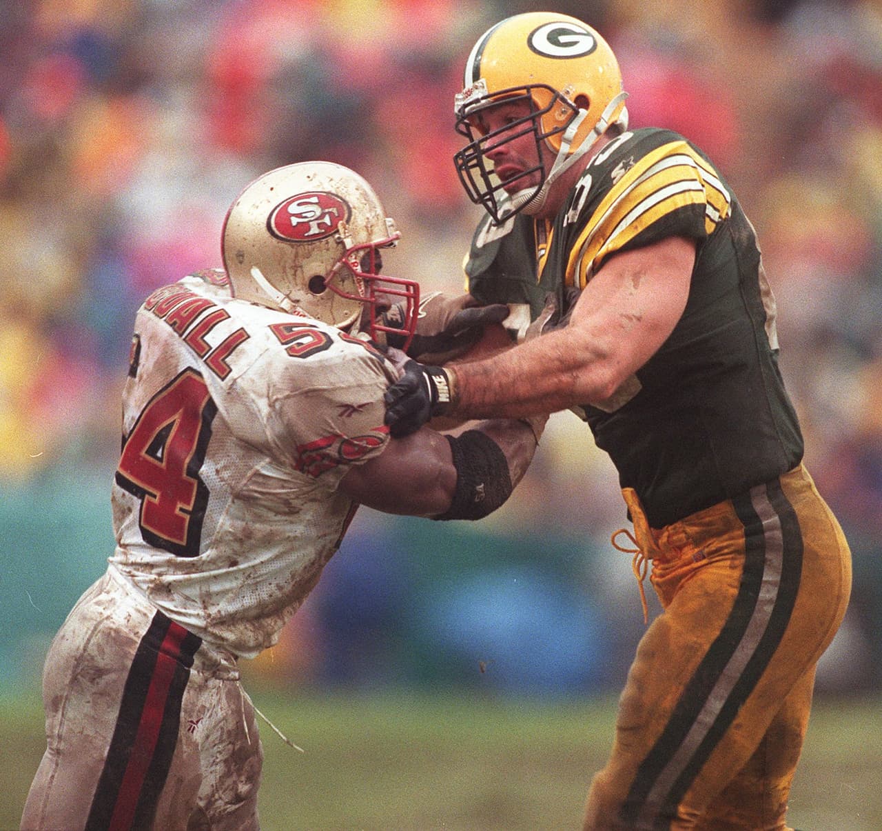 <b>Mark Chmura,</b> 
<b>de los Packers de Green Bay. </b>Cuando su equipo de fútbol americano ganó el Super Bowl en 1996, Chmura (a la derecha en la foto) no asistió a la fiesta que ofreció Bill Clinton en la Casa Blanca. Alegó que no fue porque tenía un partido de golf, pero cuando estalló el escándalo de Monica Lewinsky dijo: "Lo supe todo el tiempo (...) realmente no dice mucho para la sociedad y la moral lo que (Clinton) muestra a nuestros hijos".