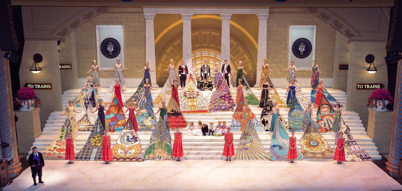 <h2 class="cms-H2-H2">Coronation of the queen</h2>
<br>
<ul>
 <li class="li1">Cuándo: 26 de abril</li>
</ul> 
<ul>
 <li class="li1">Hora: 20:00 a 22:00 horas</li>
</ul> 
<ul>
 <li class="li1">Dónde: Majestic Theatre</li>
</ul> 
<ul>
 <li class="li1">Qué es: Un evento de la Orden del Alamo para honrar y celebrar la lucha por la Independencia, eligiendo una reina cada año.</li>
</ul> 
<ul>
 <li class="li1">Costo: 35 dólares</li>
</ul>