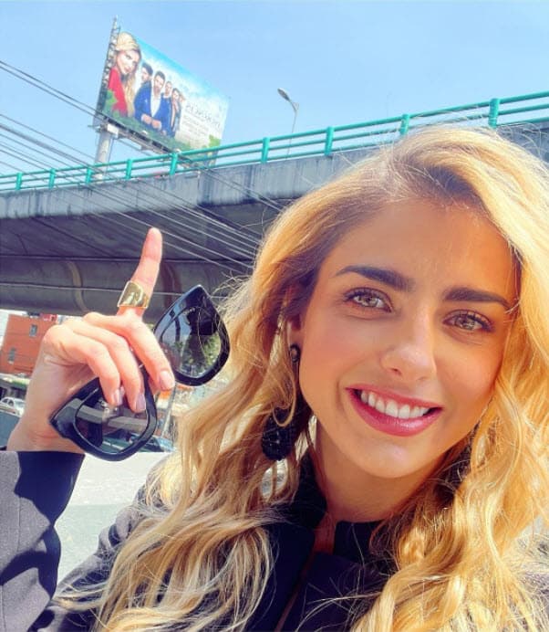 Sin embargo, la revista TVNotas publicó el pasado 17 de mayo una serie de fotos de paparazzi en las que ambos aparecen muy cariñosos. 
<br>