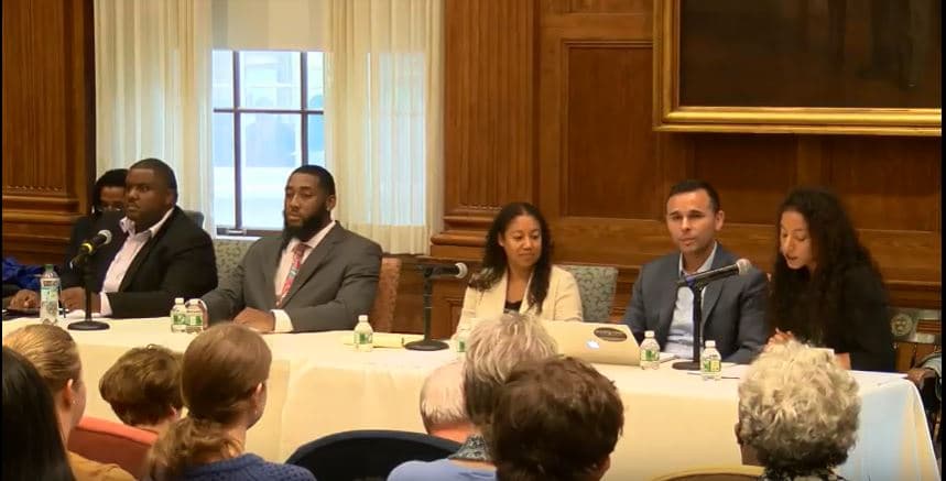 Ángel Sánchez hablando en un panel sobre 'Pertenencia: los retos de la reincorporación' sobre las dificultades de los delincuentes condenados que se enfrentan al volver a la sociedad, Departamento de Filosofía, Universidad de Harvard, 28 de septiembre de 2018.