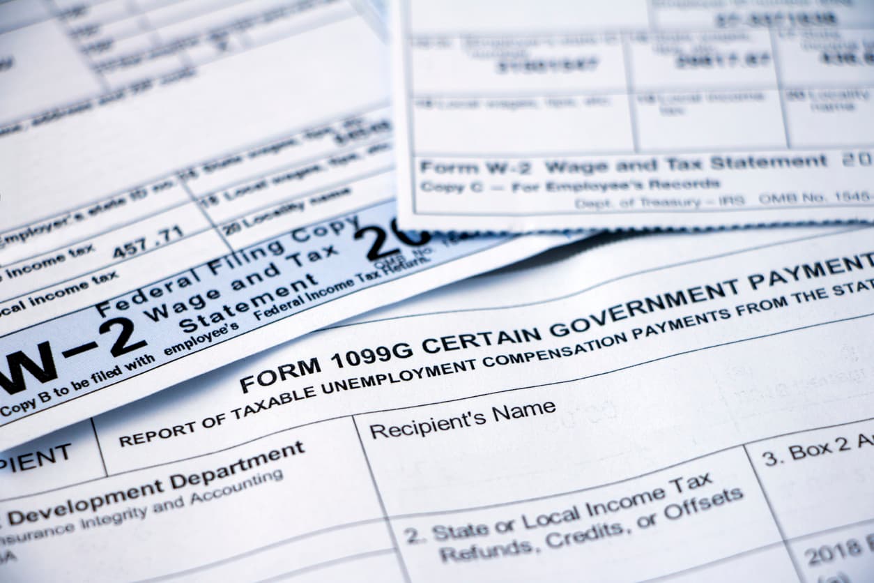 <b>Fechas clave |</b> La temporada del pago de impuesto de este año abre oficialmente el 
<b>12 de febrero y culmina el 15 de abril. </b>Es el 12 de febrero cuando el IRS comenzará a aceptar y procesar las declaraciones de impuestos.
<br>
<br>Para el 22 de ese mes, el IRS tendrá en funcionamiento
<b> la herramienta <i>Where's My Refund</i></b>
<i> </i>para que quienes han solicitado un crédito laboral, conocido como el Crédito Tributario por Ingreso del Trabajo (EITC), puedan rastrear el estatus de su reembolso.
