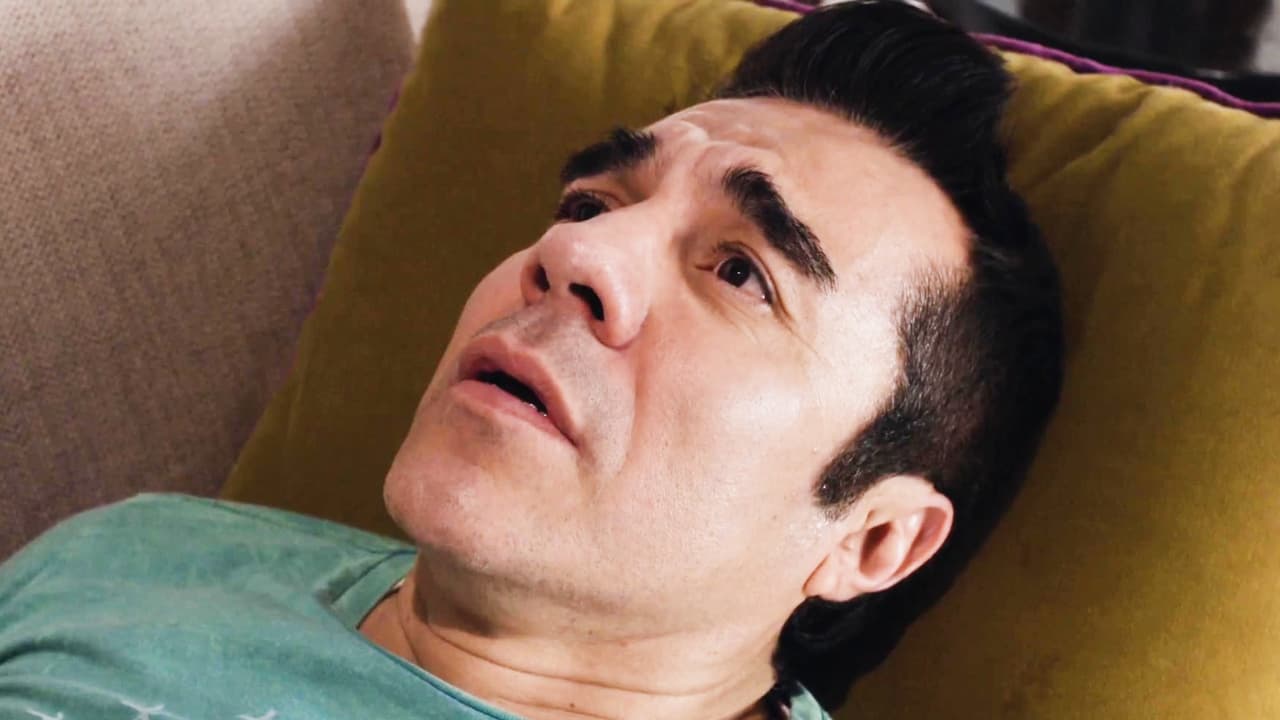 Desesperado, Ricardo aceptó someterse a una hipnosis que su psicóloga le propuso. En ese momento, logró recordar su nombre. Sin embargo, su terapeuta no le creyó e intentó convencerlo que se trataba de una vida pasada.