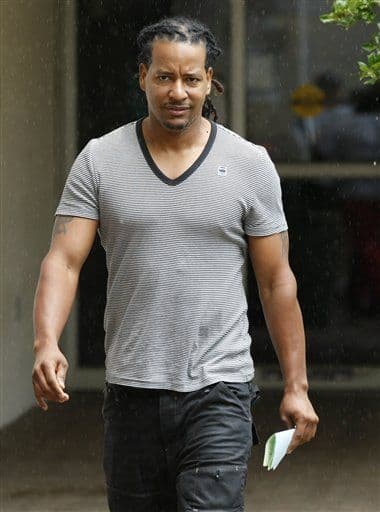 El pelotero dominicano Manny Ramírez fue arrestado en el 2001 por agredir a su esposa. Luego de pagar una multa de 2, 500 dólares fue dejado en libertad.