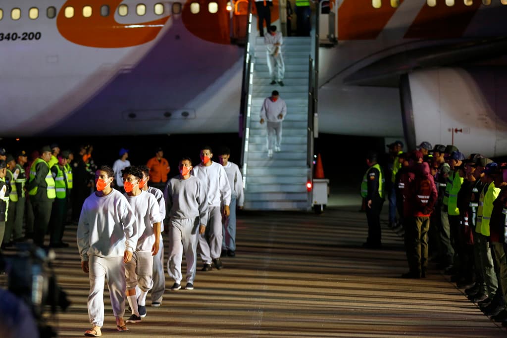 Llegan a Venezuela 199 deportados de EEUU en un vuelo de repatriación vía Honduras