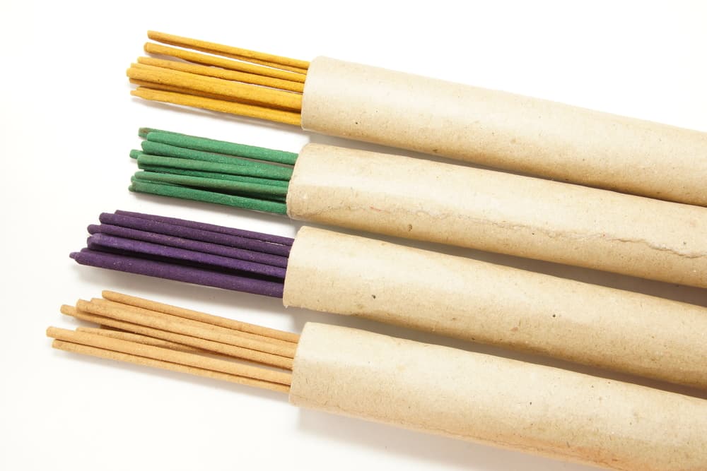 Compra el incienso de tu preferencia, aunque puede ser sándalo, o una mezcla de varios aromas que te encanten.