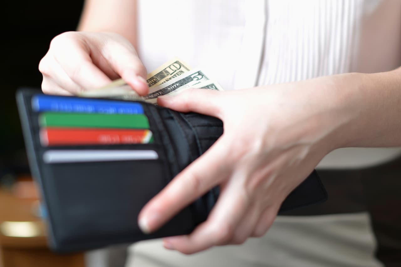 La Asistencia Temporal para Familias Necesitadas (TANF) otorga dinero para quienes lo necesiten. Aplican mujeres embarazadas o con cargas menores a los 19 años.
