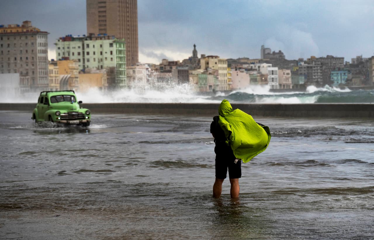 Una de las preocupaciones más grandes de las personas en La Habana es el deterioro de las viviendas y edificios en sitios como La Habana Vieja y Centro Habana, cuyas condiciones podían empeorar con el paso del huracán. 
<br>