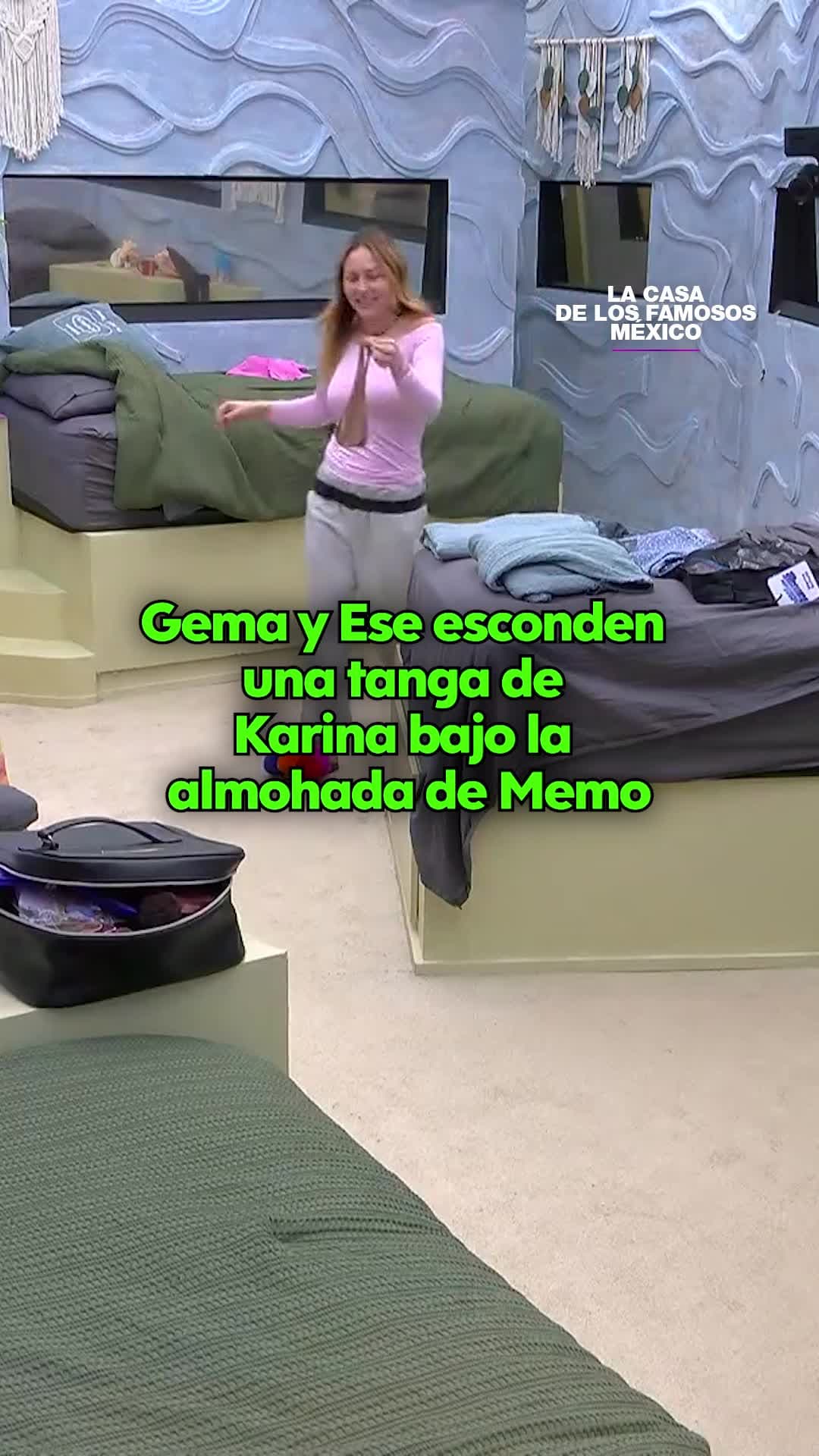 Gema y Ese esconden una tanga de Karina bajo la almohada de Memo