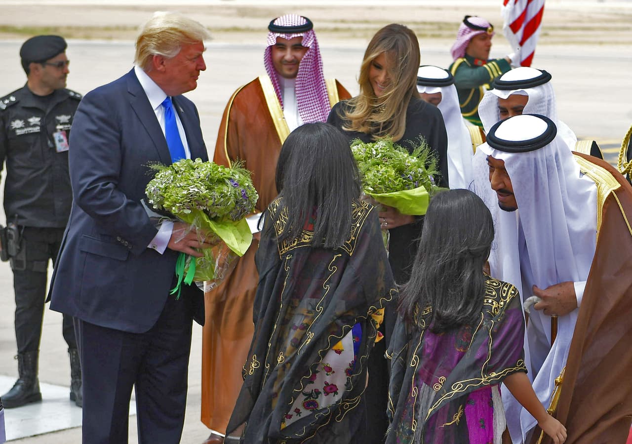 En Arabia Saudita se sigue la corriente del wahabismo, que aboga por una interpretación literal del Corán y donde las mujeres, entre otras cosas, tienen prohíbido manejar.